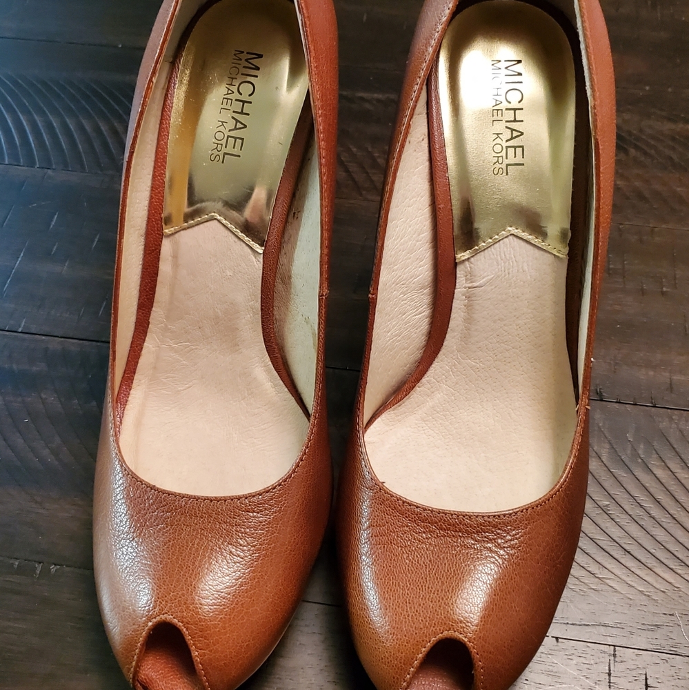 Michael Kors 10M Tan Peep Toe Heels